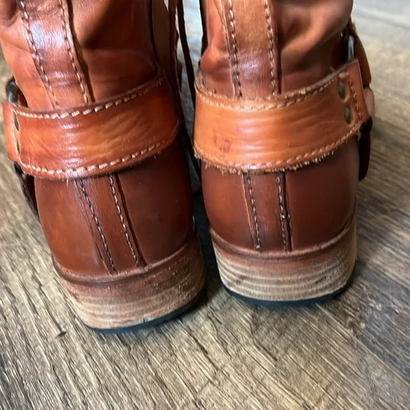Women’s Brown Leather Boots - Picture 4 of 7